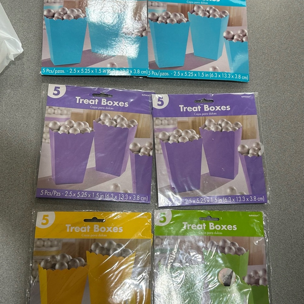 6 packs of Colorful Treat Boxes for Parties - Set of 5